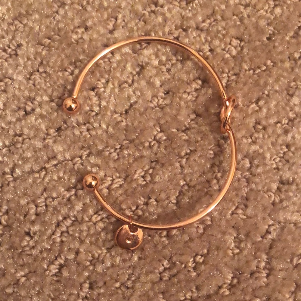 J knot bangle